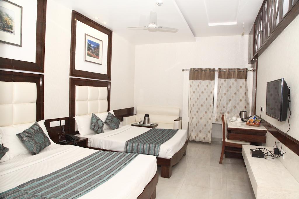 Hotel Emerald Chandigarh Room photo